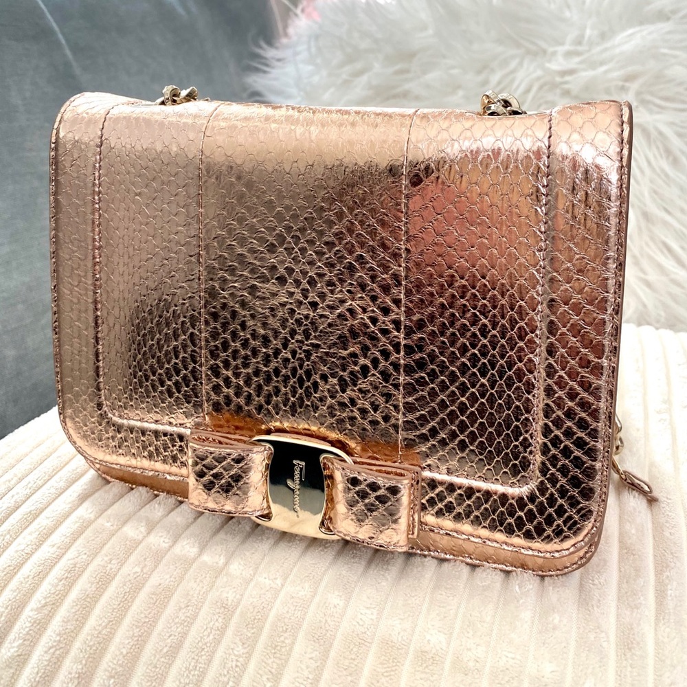 💓Sold💓 ferragamo reptiles vera metallic purse - Picture 1 of 8